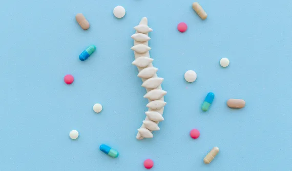 Jak zadbać o zdrowe kości w okresie menopauzy? (Osteoporoza  pomenopauzalna)