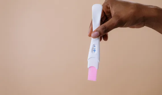 Kiedy zrobić test ciążowy? Czy test ciążowy może się mylić?